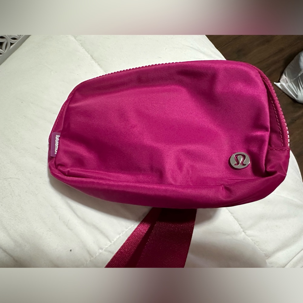 Lulu lemon belt bag